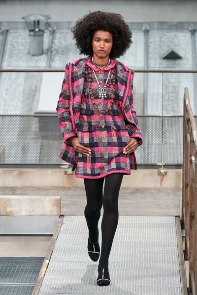 Look 10